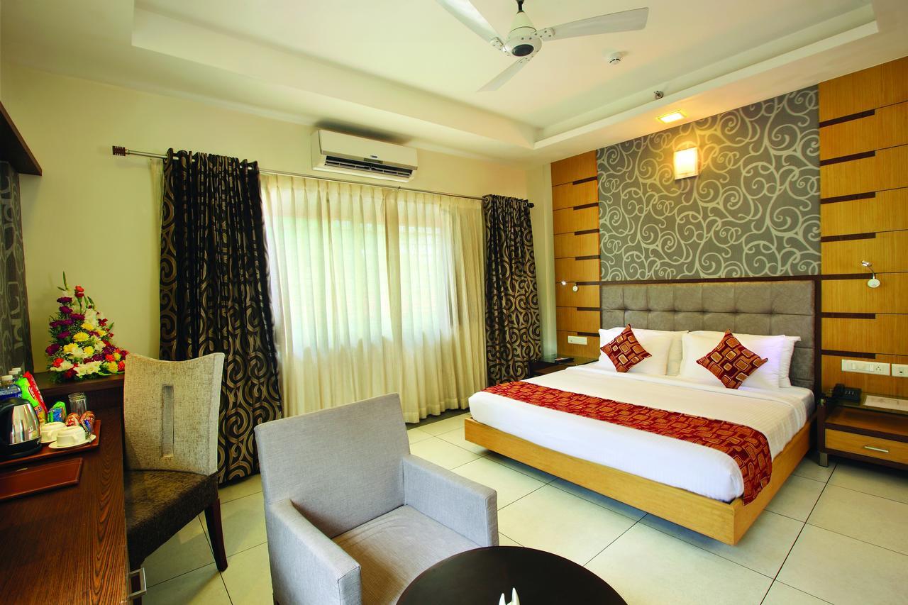 Hotel Aswathy Kodungallūr Екстериор снимка