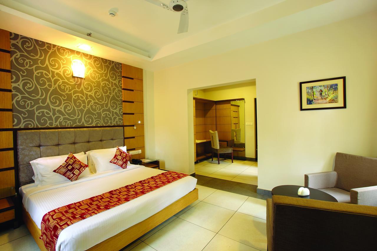 Hotel Aswathy Kodungallūr Екстериор снимка