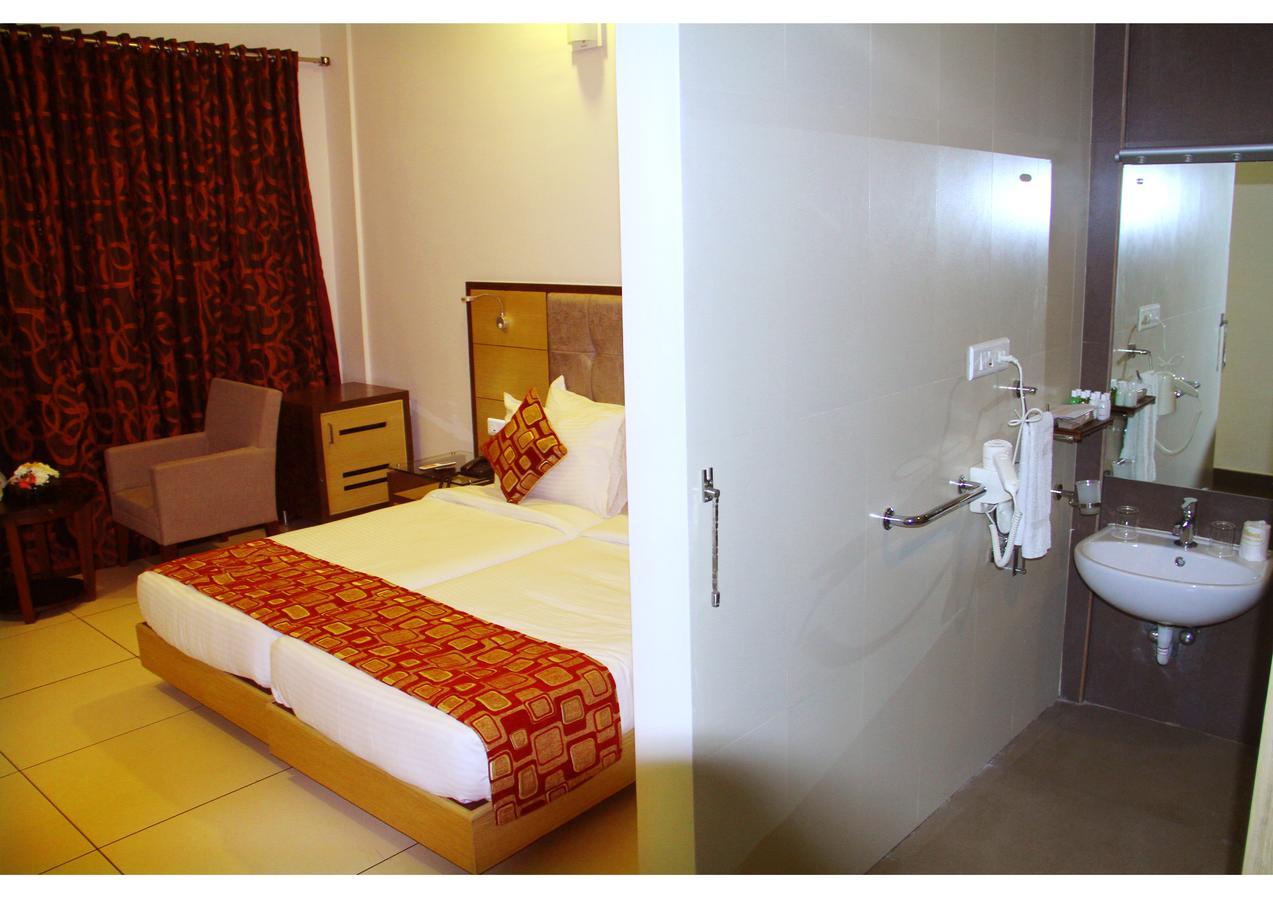 Hotel Aswathy Kodungallūr Екстериор снимка
